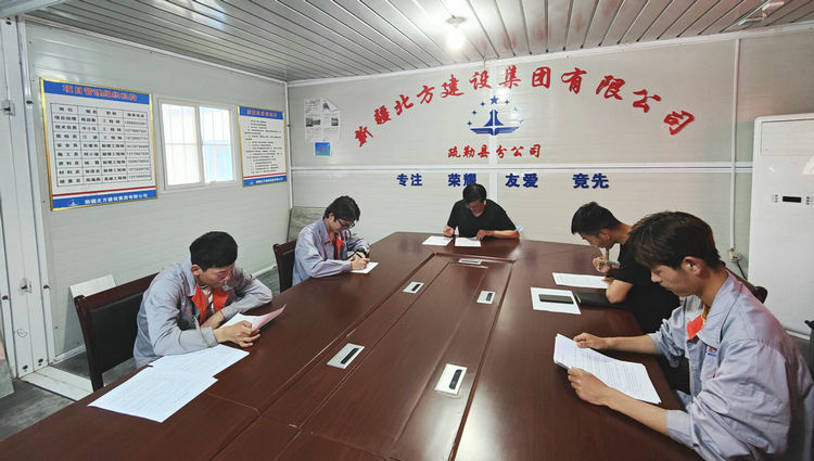 0424新疆北方集團喀什分公司開(kāi)展民族宗教政策法律法規知識宣傳活動(dòng)_副本.jpg