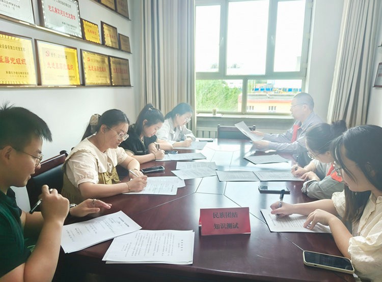 0519北方集團工業(yè)設備安裝公司開(kāi)展民族團結政策法律法規專(zhuān)題測試_副本.jpg